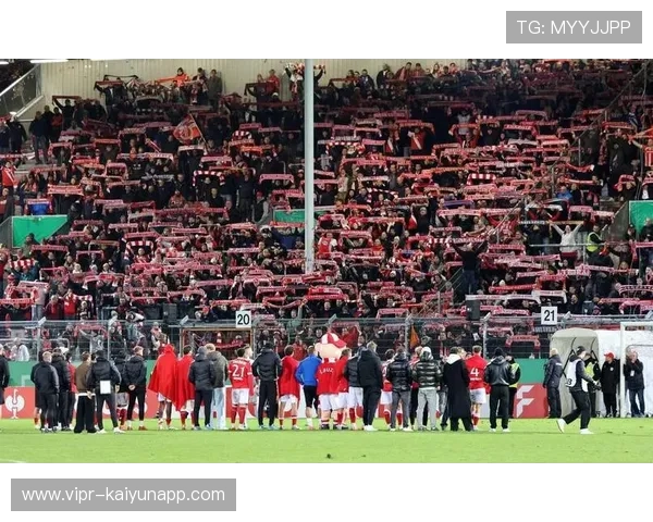 决赛预演！欧冠迎来榜首之争，巴黎运气糟糕，拜仁气势完胜，欧冠决赛拜仁巴黎你支持谁