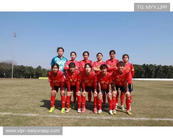 足球趣味运动会在社区广泛展开,提升青少年的参与感和归属感,趣味足球运动会报道稿