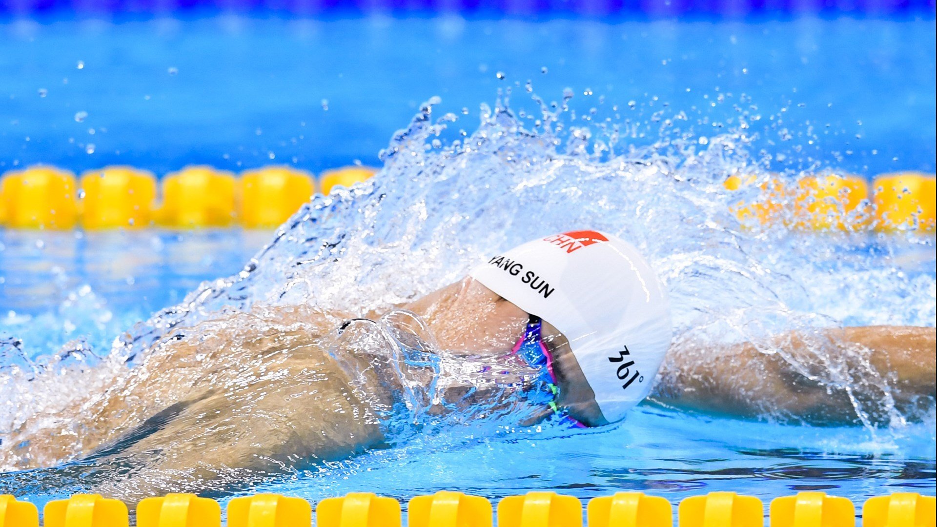 全国城际定向越野赛青少年组吸引众多参赛者，全国定向越野锦标赛